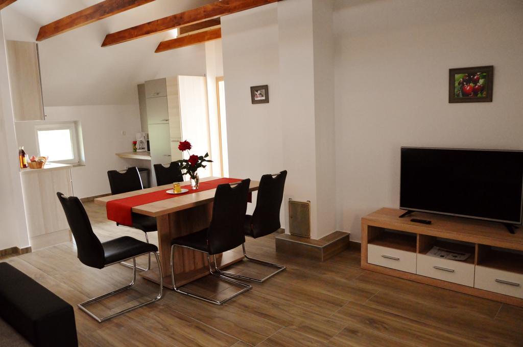 Apartamento Turisticna Kmetija Cebelji Gradic Rogašovci Exterior foto