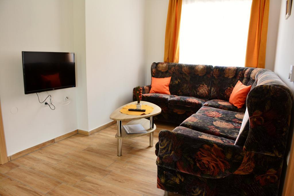 Apartamento Turisticna Kmetija Cebelji Gradic Rogašovci Exterior foto